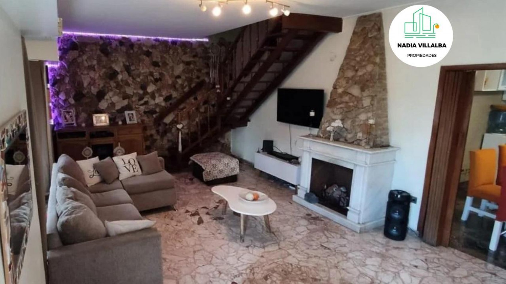 Chalet 5 Ambientes con Pileta y Fondo Libre - Acepta Permuta-Villa Luzuriaga.