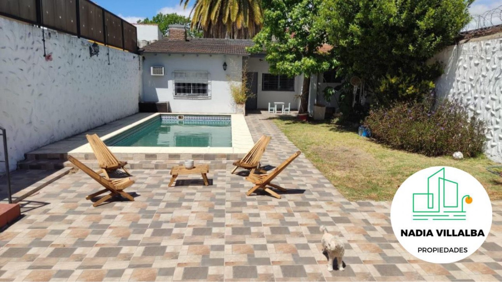 Chalet 5 Ambientes con Pileta y Fondo Libre - Acepta Permuta-Villa Luzuriaga.