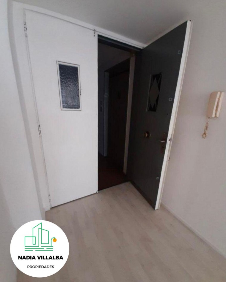 Monoambiente comodo, luminoso y con una ubicacion verdaderamente inmejorable.