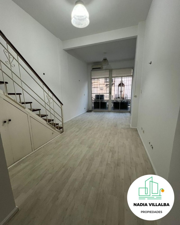 Monoambiente comodo, luminoso y con una ubicacion verdaderamente inmejorable.