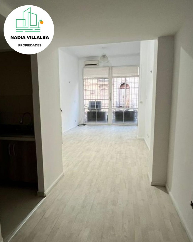 Monoambiente comodo, luminoso y con una ubicacion verdaderamente inmejorable.