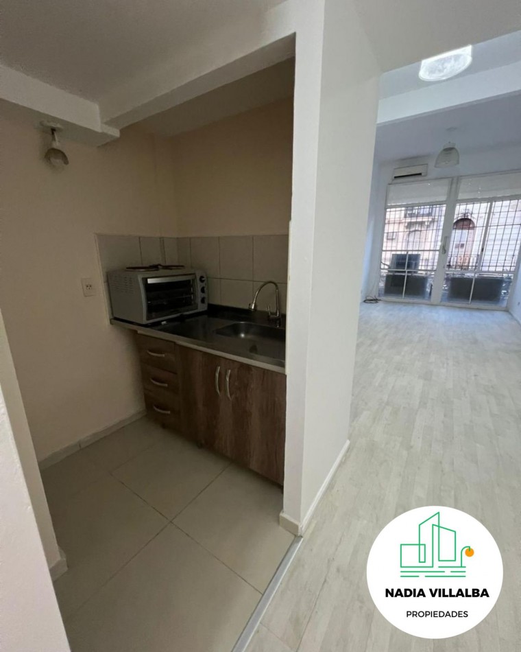 Monoambiente comodo, luminoso y con una ubicacion verdaderamente inmejorable.