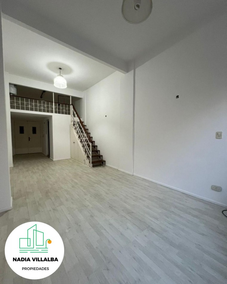 Monoambiente comodo, luminoso y con una ubicacion verdaderamente inmejorable.