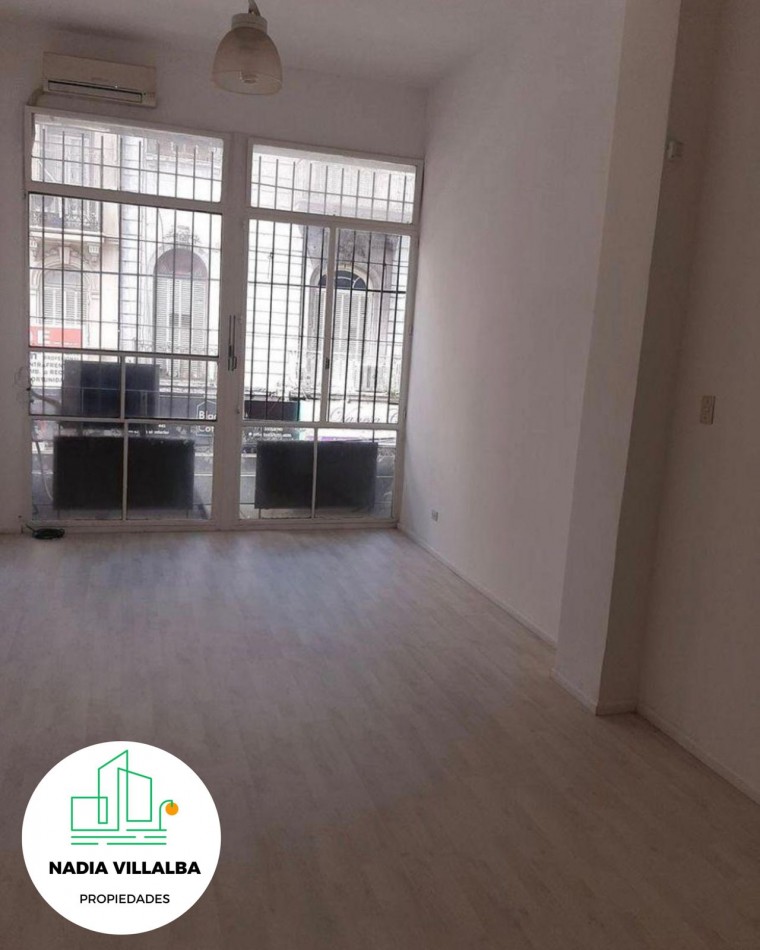 Monoambiente comodo, luminoso y con una ubicacion verdaderamente inmejorable.