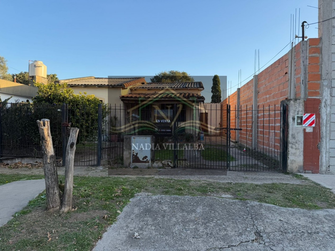 CASA A REFACCIONAR SOBRE HERMOSO LOTE
