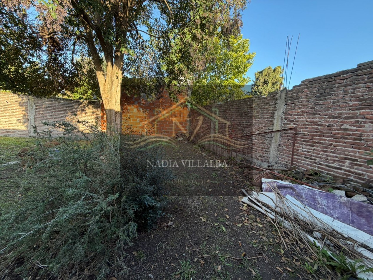CASA A REFACCIONAR SOBRE HERMOSO LOTE