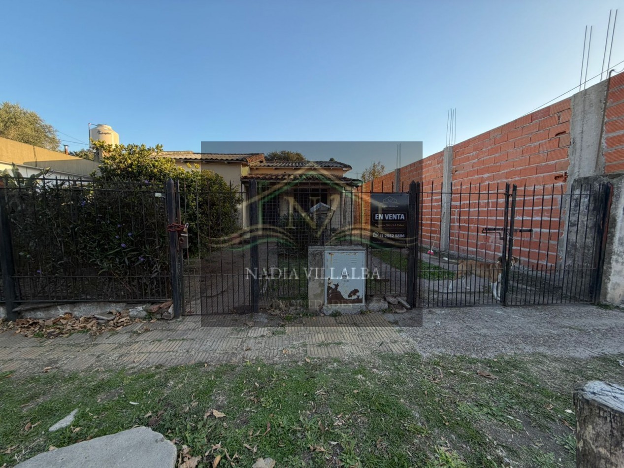 CASA A REFACCIONAR SOBRE HERMOSO LOTE