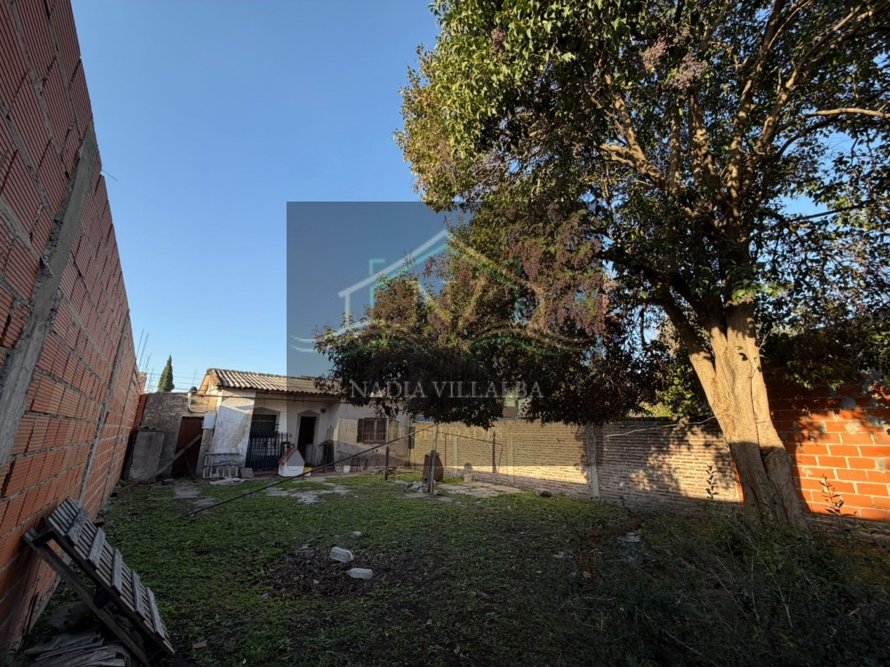 CASA A REFACCIONAR SOBRE HERMOSO LOTE