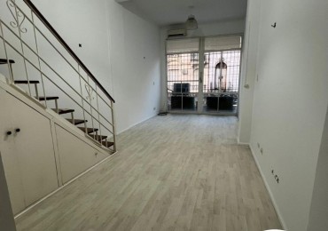 Monoambiente comodo, luminoso y con una ubicacion verdaderamente inmejorable.