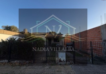 CASA A REFACCIONAR SOBRE HERMOSO LOTE
